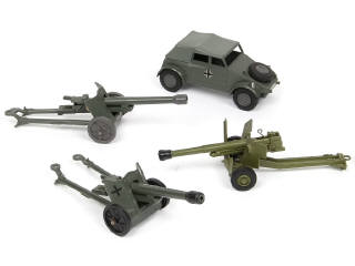 Lot 485 - DINKY TOYS (GB) (3)