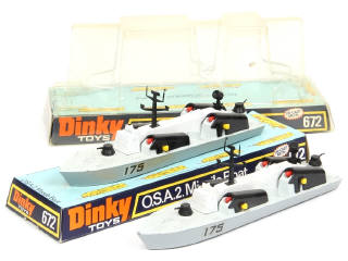 Lot 481 - DINKY TOYS (GB) (2)