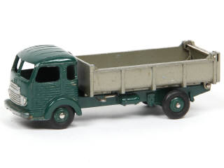 Lot 434 - DINKY TOYS (FRANCE) (1)