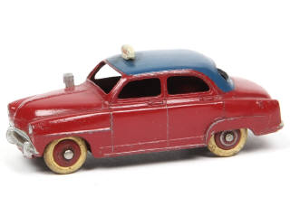 Lot 419 - DINKY TOYS (FRANCE) (1)