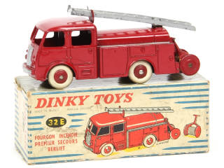 Lot 430 - DINKY TOYS (FRANCE) (1)
