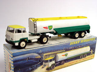 Lot 394 - DINKY TOYS FRANCE (1)
