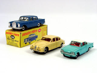 Lot 832 - DINKY TOYS (GB) (3)