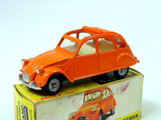 Lot 605 - DINKY TOYS FRANCE (1)