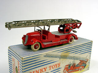 Lot 374 - DINKY TOYS (FRANCE) (1)