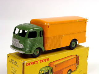 Lot 378 - DINKY TOYS FRANCE (1)