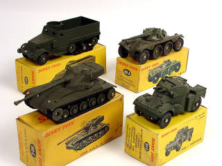 Lot 420 - DINKY TOYS FRANCE (4)