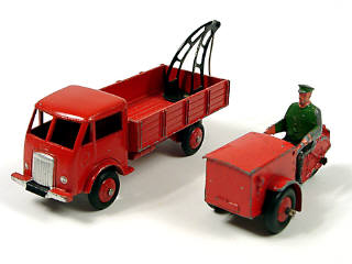 Lot 396 - DINKY TOYS (FRANCE) (2)