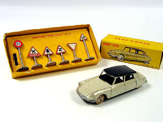 Lot 616 - DINKY TOYS FRANCE (2)