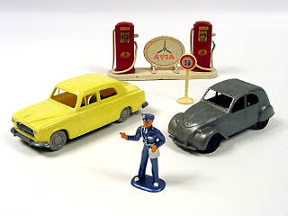 Lot 506 - DIVERS (3)
