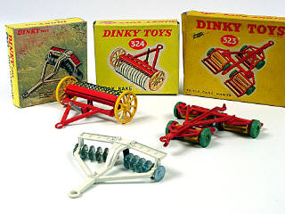 Lot 782 - DINKY TOYS GB (3)