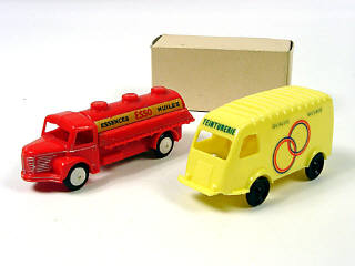 Lot 504 - DIVERS & SCALE TOYS (2)