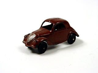 Lot 580 - DINKY TOYS (FRANCE) (1)