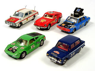 Lot 840 - DINKY TOYS GB & CORGI TOYS (5)