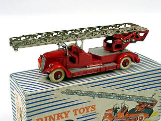 Lot 375 - DINKY TOYS (FRANCE) (1)