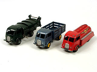 Lot 399 - DINKY TOYS FRANCE (3)