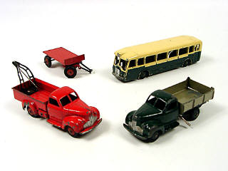 Lot 400 - DINKY TOYS (FRANCE) (4)