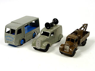 Lot 784 - DINKY TOYS (GB) (3)