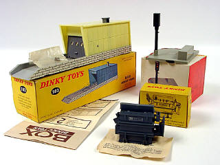 Lot 412 - DINKY TOYS FRANCE (3)
