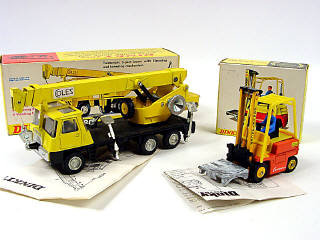 Lot 797 - DINKY TOYS (GB) (2)