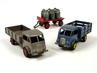 Lot 398 - DINKY TOYS FRANCE (3)