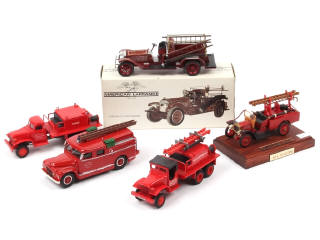 Lot 447 - DIVERS (5)
