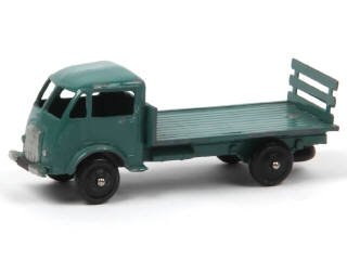 Lot 717 - DINKY TOYS (FRANCE) (1)