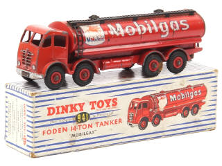 Lot 684 - DINKY TOYS (GB) (1)