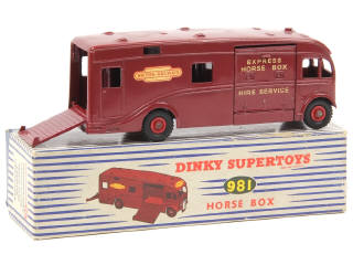 Lot 692 - DINKY TOYS (GB) (1)