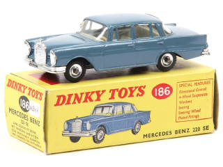 Lot 660 - DINKY TOYS (GB) (1)