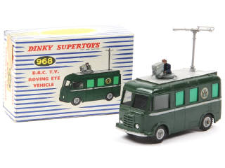 Lot 686 - DINKY TOYS (GB) (1)