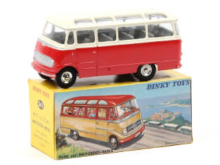 Lot 760 - DINKY TOYS (FRANCE) (1)
