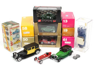 Lot 120 - DIVERS (13)