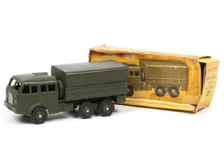 Lot 402 - DINKY TOYS (FRANCE) (1)