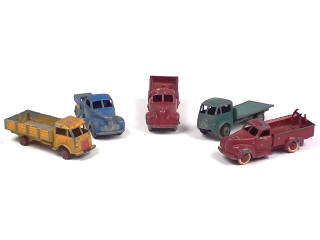 Lot 392 - DINKY TOYS (FRANCE) (5)