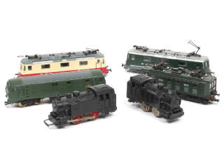 Lot 118 - DIVERS (6)