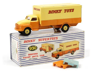 Lot 327 - DINKY TOYS (GB) (1)