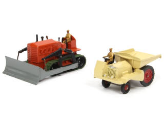 Lot 563 - DINKY TOYS (FRANCE) (2)