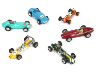 Lot 159 - DIVERS (6)