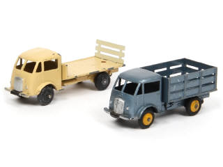 Lot 558 - DINKY TOYS (FRANCE) (2)