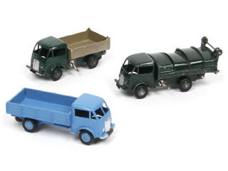 Lot 578 - DINKY TOYS (FRANCE) (3)