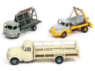 Lot 576 - DINKY TOYS (FRANCE) (3)