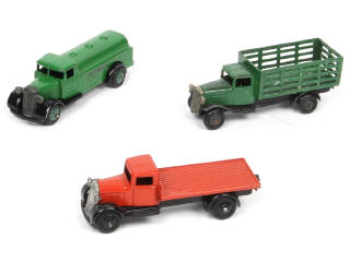 Lot 371 - DINKY TOYS (GB) (3)