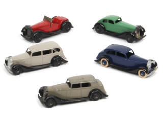 Lot 391 - DINKY TOYS (GB) (5)