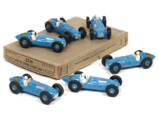 Lot 423 - DINKY TOYS (FRANCE) (7)