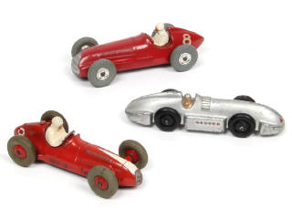 Lot 380 - DINKY TOYS (GB) (3)