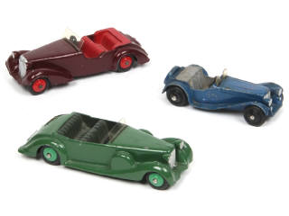 Lot 369 - DINKY TOYS (GB) (3)