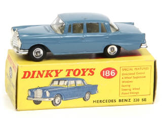 Lot 290 - DINKY TOYS (GB) (1)