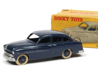 Lot 447 - DINKY TOYS (FRANCE) (1)