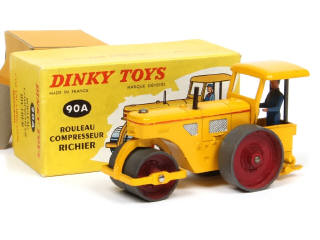 Lot 551 - DINKY TOYS (FRANCE) (1)